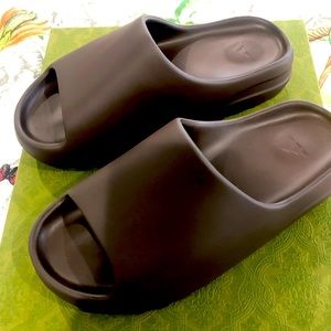Adidas Yeezy Slides